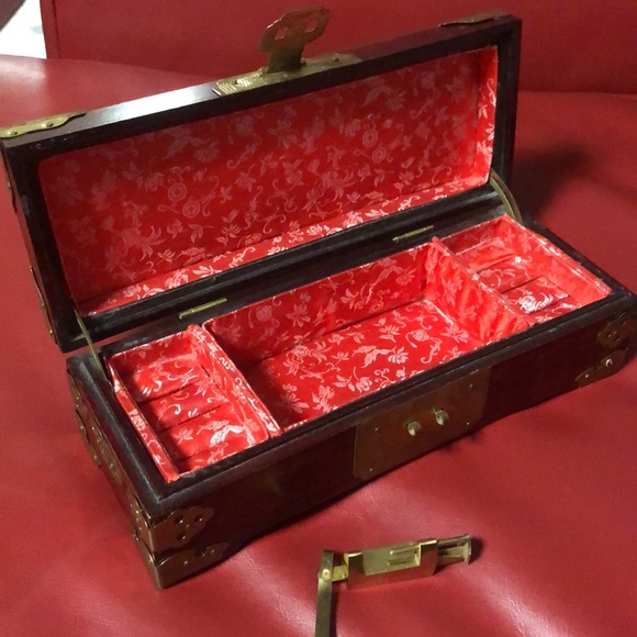 Antique Shanghai China Cherry wooden Jewelry Box with key & lock. - Picture 9 of 10